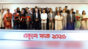 গুণীজনদের হাতে একুশে পদক তুলে দিলেন প্রধানমন্ত্রী