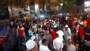 মধ্যরাতে রাজধানীতে থানা ঘেরাও