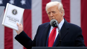 এবার ১৫ শতাংশ শুল্কারোপের ঘোষণা ট্রাম্পের