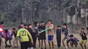 খেলতে আসা কিশোরদের কান ধরিয়ে উঠবস করালেন সর্বমিত্র চাকমা