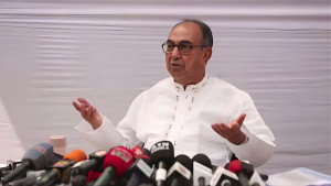 ছেলেপেলে পায়ে পাড়া দিয়ে ঝগড়া বাঁধাতে চাচ্ছে: মির্জা আব্বাস