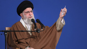 শিগগির সামনে আসছেন আয়াতুল্লাহ খামেনি