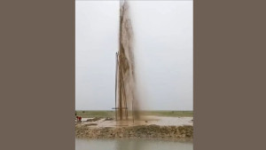 ধর্মপাশায় গভীর নলকূপের পাইপ থেকে বের হচ্ছে গ্যাস