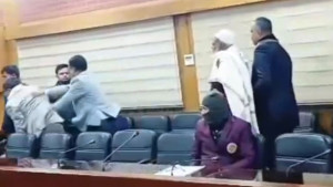 স্বতন্ত্র প্রার্থীকে রিটার্নিং কর্মকর্তার কার্যালয়ে হেনস্তার অভিযোগ