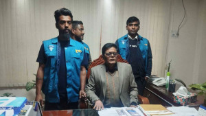 ঘুষের টাকাসহ প্রাথমিক শিক্ষা অফিসার আটক