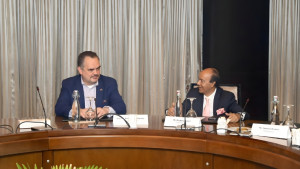 মার্কিন রাষ্ট্রদূতের সঙ্গে মেঘনা গ্রুপের চেয়ারম্যানসহ পাঁচ শীর্ষ ব্যবসায়ীর বৈঠক