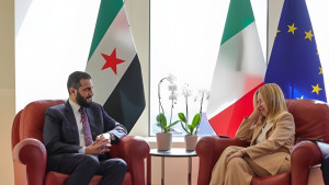 ২০২৫ সালের সবচেয়ে ভাইরাল ছবির খেতাব পেল মেলোনি-শারার ‘লাভ লুক’