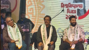 জাকসু থেকে সম্মাননা পেলেন সজল, ফারুক ও শুভাশিস ভৌমিক