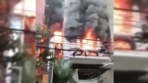 রাজধানীতে আবাসিক ভবনে অগ্নিকাণ্ডের ঘটনায় নিহত বেড়ে ৬