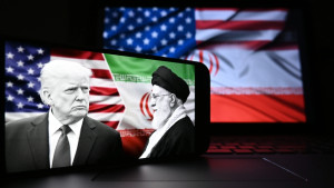 ইরানে হামলার ব্যাপারে ‘সিরিয়াসলি’ ভাবছেন ট্রাম্প