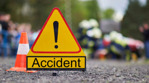 জুরাইনে গাড়ির ধাক্কায় ভ্যানচালকের মৃত্যু