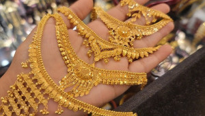 সব রেকর্ড ভাঙল সোনার দাম, ভরি কত?
