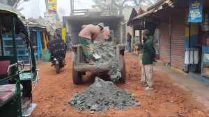 পিরোজপুরে জামায়াতের উদ্যোগে রাস্তা সংস্কার, স্বস্তিতে স্থানীয়রা
