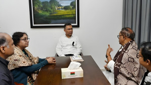 তারেক রহমানের সঙ্গে সাক্ষাৎ করলেন সাইফুল হক