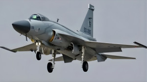 জেএফ-১৭ যুদ্ধবিমান কেনা নিয়ে বাংলাদেশ-পাকিস্তানের কী আলোচনা হয়েছে?