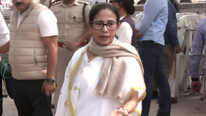 মমতা ব্যানার্জীর বিরুদ্ধে সুপ্রিম কোর্টে মামলা