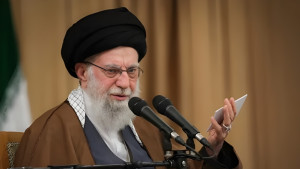 বিক্ষোভকারীদের ৩ দিনের মধ্যে আত্মসমর্পণের নির্দেশ ইরানের