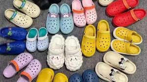 ক্রকস জুতা: ফ্যাশনের ভাষা বদল