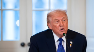 ইরানের সঙ্গে ব্যবসা করলে শুল্কারোপের হুঁশিয়ারি ট্রাম্পের