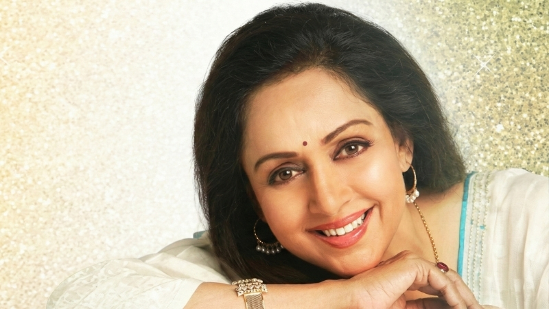 কেন ঘেরাও হলেন হেমা মালিনী