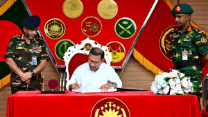 ‘নিরাপত্তা কৌশল যেন সরকারপ্রধানকে জনগণ থেকে দূরে ঠেলে না দেয়’