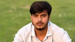 আর্জেন্টিনার ম্যাচ দেখতে দেখতে হাঁটছিলেন, প্রাণ গেল ট্রেনে কাটা পড়ে