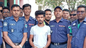 সিসিটিভিতে ধরা টাইলস মিস্ত্রির কাণ্ড, গ্রেপ্তার ১