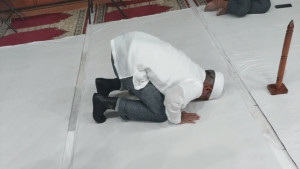 মৃত্যুর মুখ থেকে সরাসরি সংসদে, তাই সিজদাহ থেকে উঠতেই চান না বাবর!