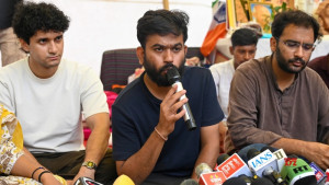 ফুল টাইম রাজনীতিতে কি আসছে ককরোচ জনতা পার্টি, কী বলছেন নেতারা