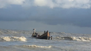 বঙ্গোপসাগরে ট্রলারডুবিতে ৫ জেলের মৃত্যু