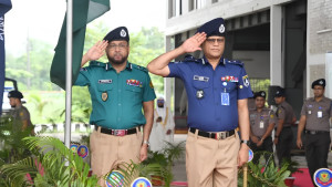 পোশাকে পরিবর্তন: গাঢ় নীল-হালকা জলপাই শার্ট ও খাকি প্যান্টে ফিরল পুলিশ