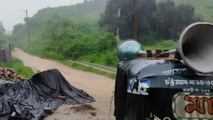 চট্টগ্রামে পাহাড়ধসের শঙ্কা, নিরাপদ আশ্রয়ে যেতে মাইকিং