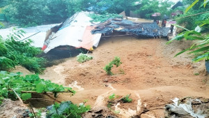 গত ৪ দিনে পাহাড়ধসে ৩০ জনের মৃত্যু