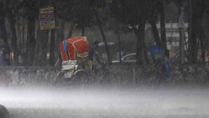 রাত ১টার মধ্যে দমকা হাওয়াসহ বজ্রবৃষ্টির পূর্বাভাস