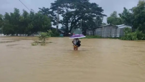 কক্সবাজারে ৪০ ইউনিয়ন প্লাবিত, পানিবন্দি লক্ষাধিক মানুষ