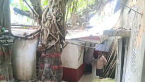 সরকারি খাস জমি ব্যক্তি মালিকানায় রেকর্ডের অভিযোগ