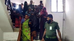 মেহেরপুর জেনারেল হাসপাতালে চুরি, ৬ নারী আটক