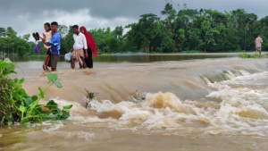 বাড়ছে নদ-নদীর পানি, নতুন করে আরও ৫ জেলায় বন্যার শঙ্কা