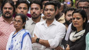 নিজেরই বিধায়কের অভিযোগে তৃণমূলের আরও ১২টি ব্যাংক হিসাব জব্দ, আটকা হাজার কোটি রুপি