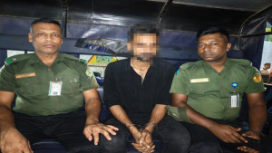 আনসারের তৎপরতায় বিমানবন্দরে ছিনতাইকারী আটক, উদ্ধার মোবাইল-নগদ অর্থ