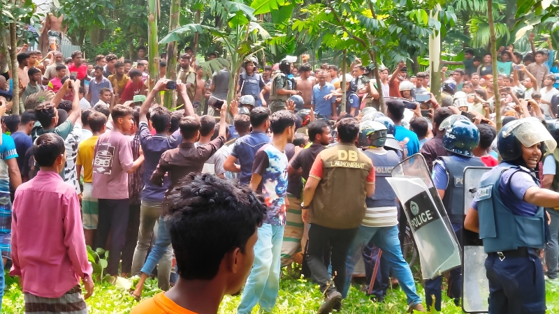 ডিসি-এসপির গাড়ি ভাঙচুর, ওসি ক্লোজড