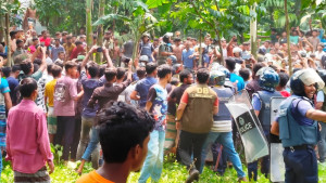 ডিসি-এসপির গাড়ি ভাঙচুর, ওসি ক্লোজড