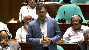 দেশের কারাগারে ধারণক্ষমতার ১.৭ গুণ বন্দি রয়েছে: স্বরাষ্ট্রমন্ত্রী