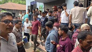 ঢাবি শিক্ষার্থীসহ ২ বোন ও মা খুন, যুবককে গণপিটুনি