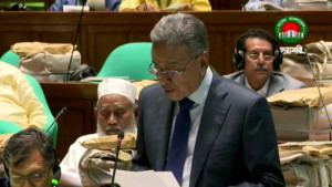 সংসদে বাজেট উপস্থাপন করছেন অর্থমন্ত্রী