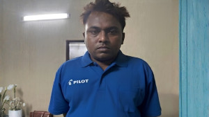 সাংবাদিক পরিচয়ে সড়কে চাঁদা আদায়, যুবক আটক