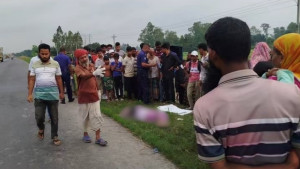 মহাসড়কের পাশে পড়ে ছিল মাথা থেঁতলানো নারীর লাশ