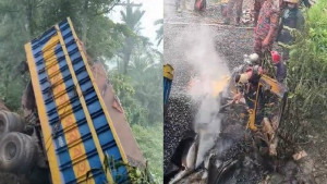 পাথরবোঝাই ট্রাক উল্টে আগুন, চালক ও সহকারী নিহত