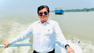 নদীকে টাকা কামানোর মেশিন বানায় আরিফ