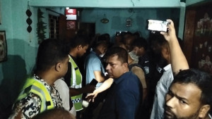 বাসায় ঢুকে ছুরিকাঘাতে গৃহবধূকে হত্যা
